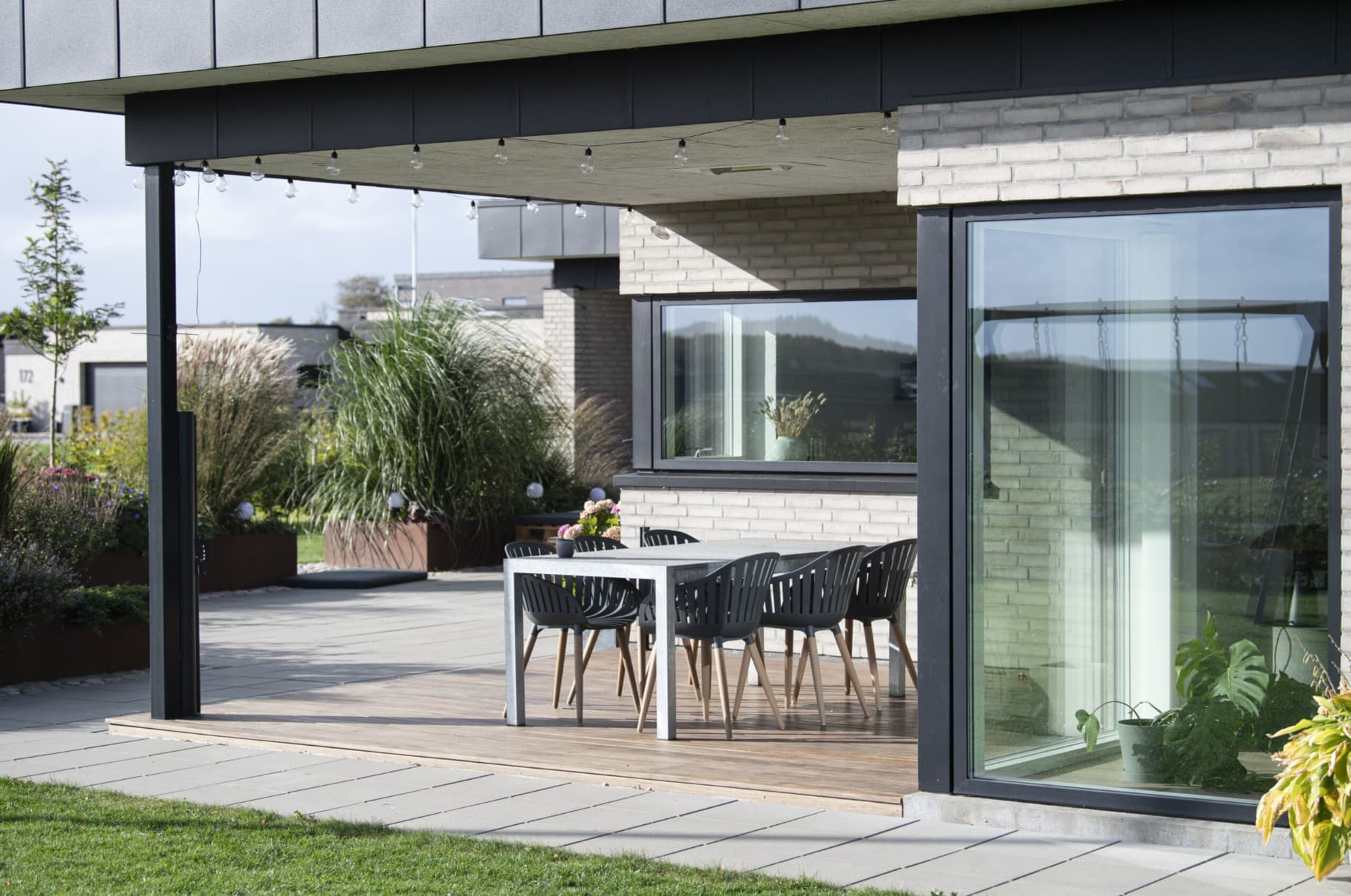 Hyggelig terrasse ved nybygget hus